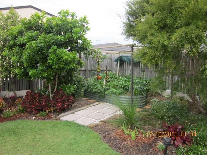 16 Kirton Road, Point Vernon QLD 4655
