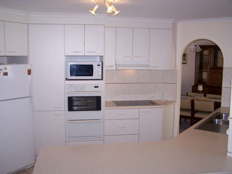 6 Hood Street, Urangan QLD 4655