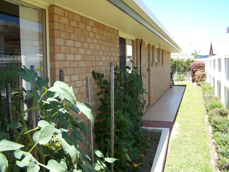 6 Hood Street, Urangan QLD 4655