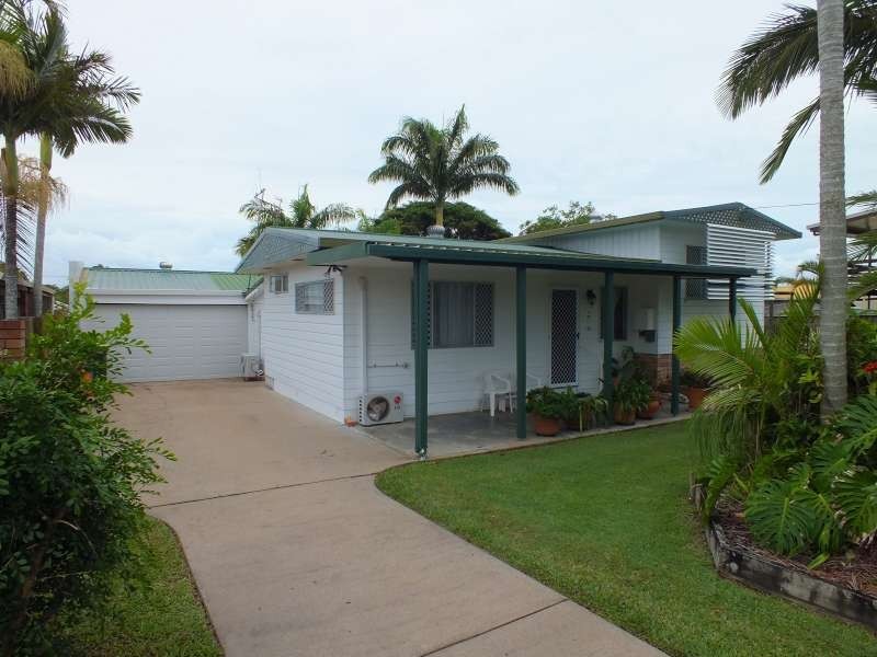 11 Cooloola Crescent, Urangan QLD 4655