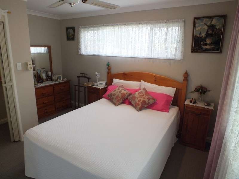11 Cooloola Crescent, Urangan QLD 4655