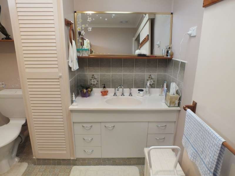 11 Cooloola Crescent, Urangan QLD 4655