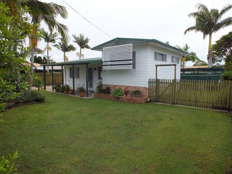 11 Cooloola Crescent, Urangan QLD 4655
