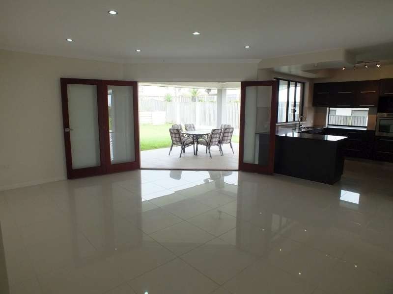 23 Parklands Boulevard, Wondunna QLD 4655