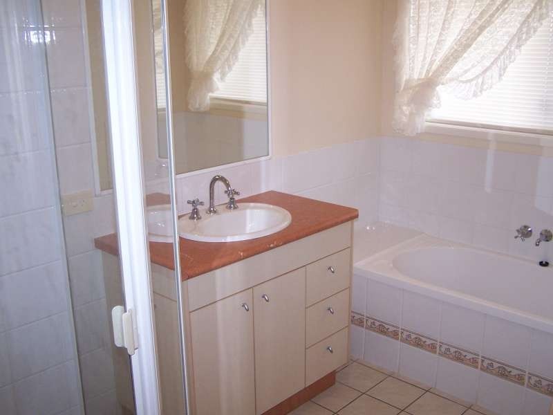 10 Whistler Court, Eli Waters QLD 4655