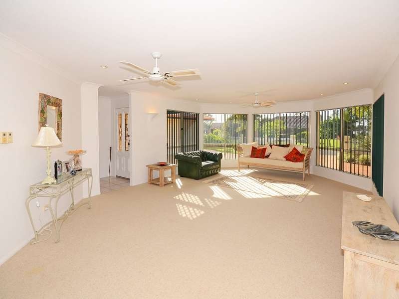 11 Bowerbird Avenue, Eli Waters QLD 4655