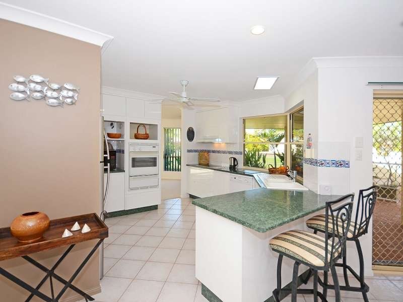 11 Bowerbird Avenue, Eli Waters QLD 4655