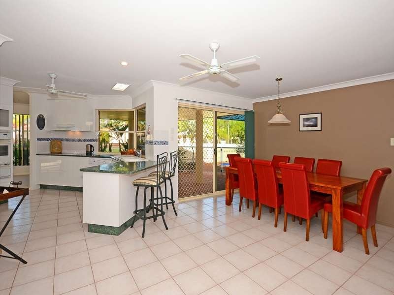 11 Bowerbird Avenue, Eli Waters QLD 4655