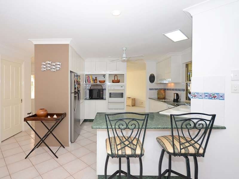 11 Bowerbird Avenue, Eli Waters QLD 4655