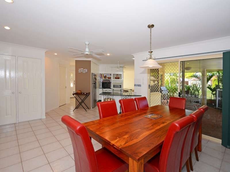 11 Bowerbird Avenue, Eli Waters QLD 4655