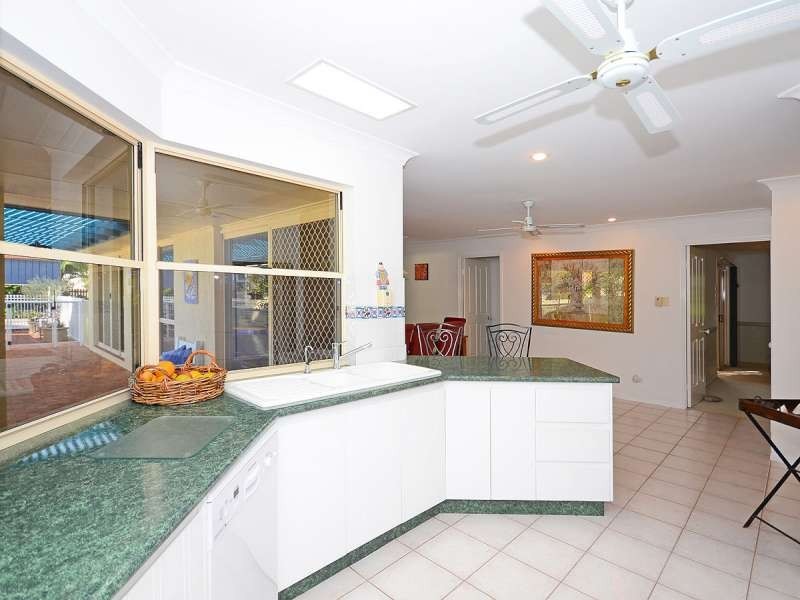 11 Bowerbird Avenue, Eli Waters QLD 4655