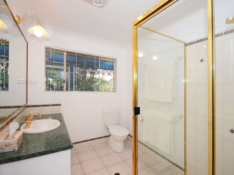 11 Bowerbird Avenue, Eli Waters QLD 4655
