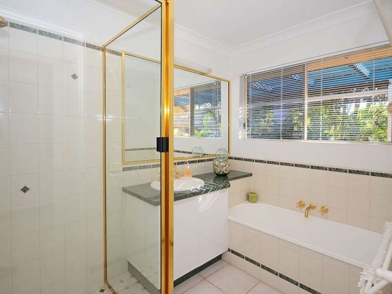11 Bowerbird Avenue, Eli Waters QLD 4655