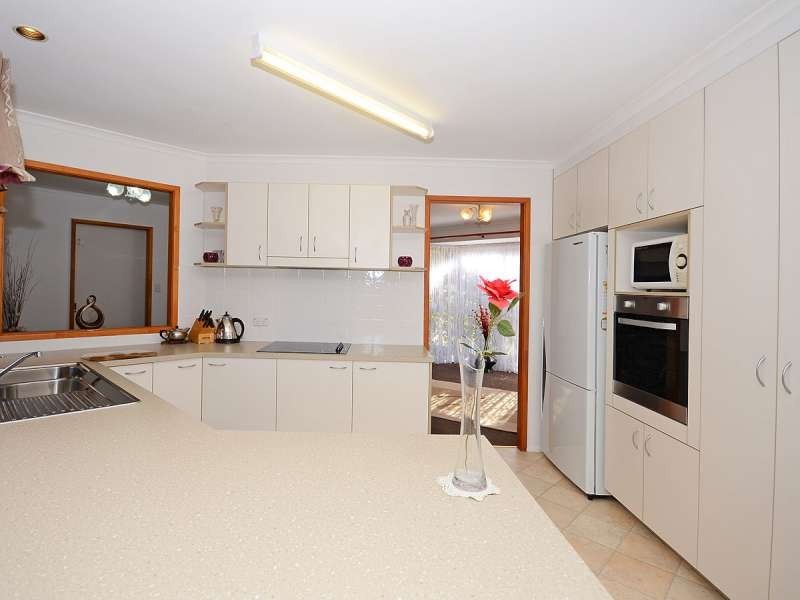 74 Murphy Street, Point Vernon QLD 4655