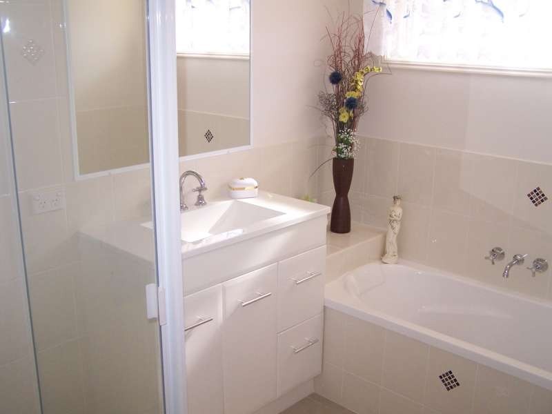 24 Moonstone Drive, Urangan QLD 4655