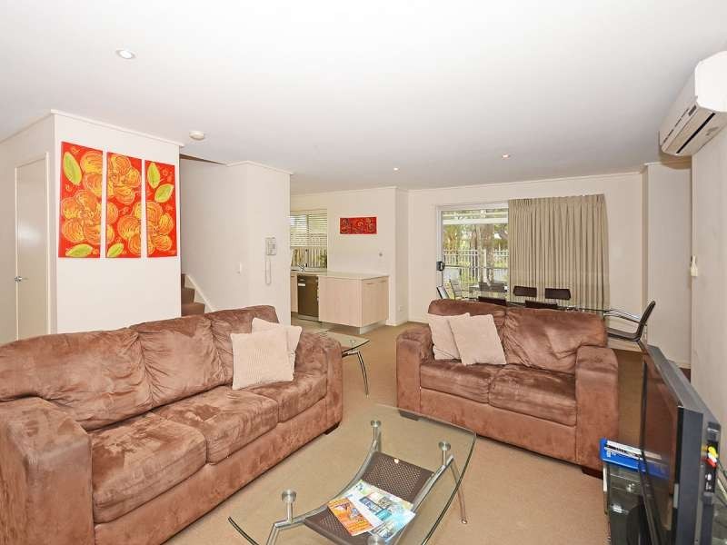 Unit 1 Whale Cove. Pulgul Street,, Urangan QLD 4655