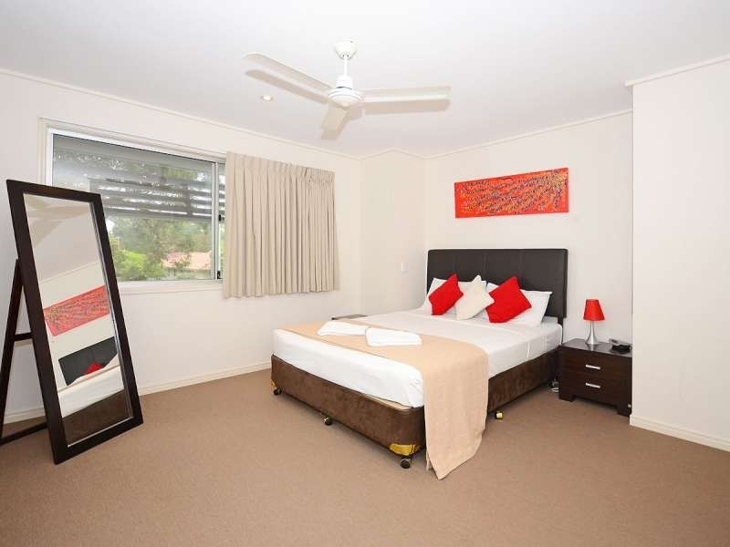 Unit 1 Whale Cove. Pulgul Street,, Urangan QLD 4655