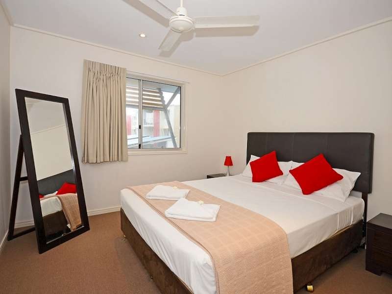 Unit 1 Whale Cove. Pulgul Street,, Urangan QLD 4655
