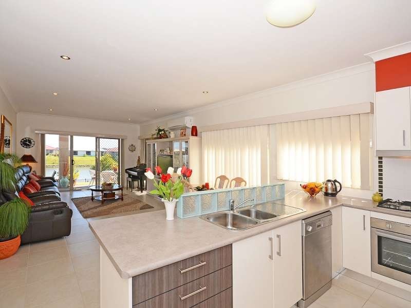 7 Lady Nelson Drive, Mariners Cove, Eli Waters QLD 4655