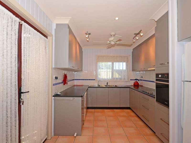 32 Brighton Street, Point Vernon QLD 4655