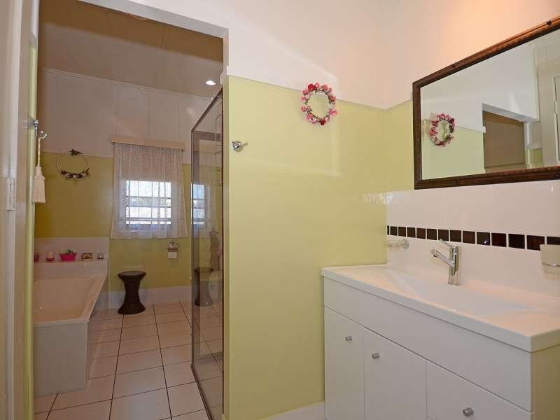 32 Brighton Street, Point Vernon QLD 4655