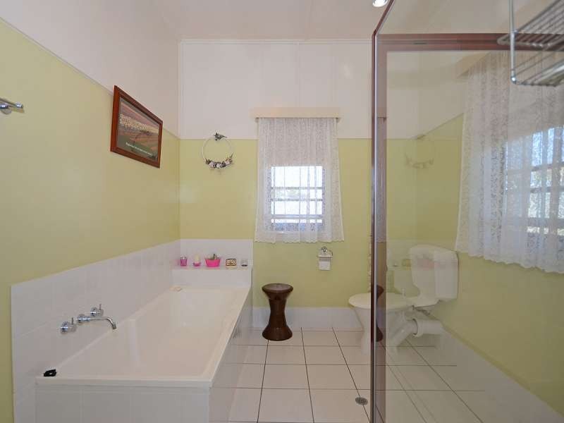 32 Brighton Street, Point Vernon QLD 4655