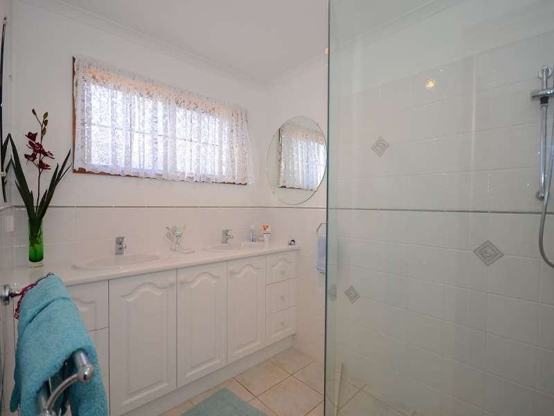 4 North Street, Point Vernon QLD 4655