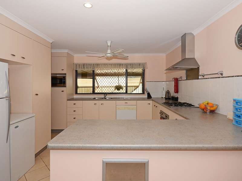 33 Barker Street, Point Vernon QLD 4655