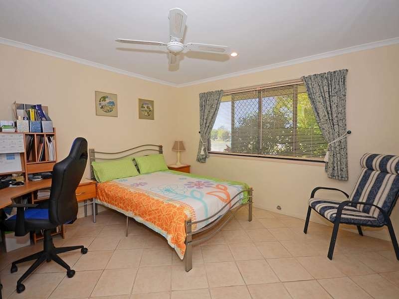 33 Barker Street, Point Vernon QLD 4655