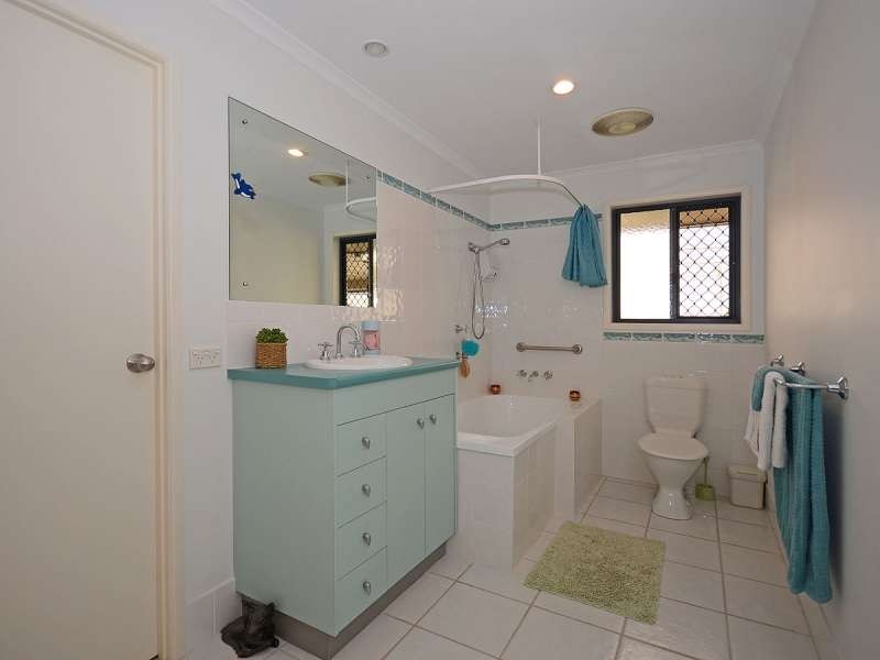 33 Barker Street, Point Vernon QLD 4655