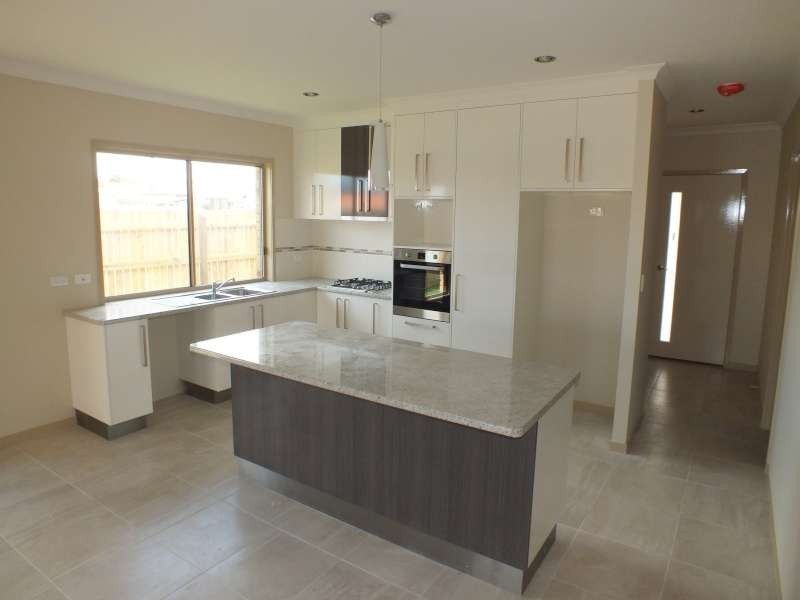 2/103 Nissen Street, Urraween QLD 4655