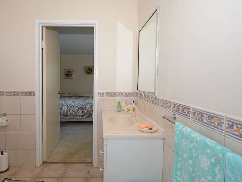 19 Flinders Street, Point Vernon QLD 4655