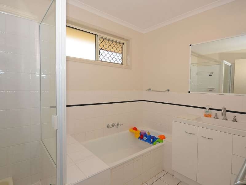70 Hansen Street, Urangan QLD 4655