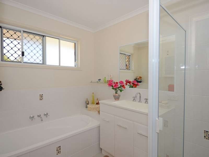 16 Alison Drive, Torquay QLD 4655