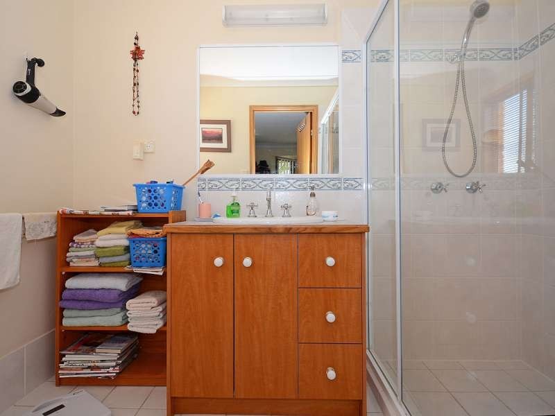 18 Hyperno Road, Point Vernon QLD 4655