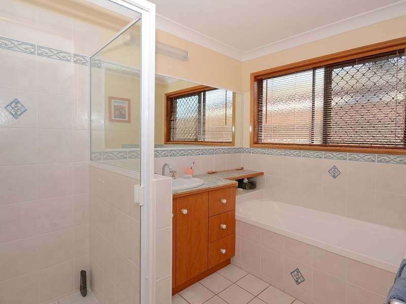 18 Hyperno Road, Point Vernon QLD 4655