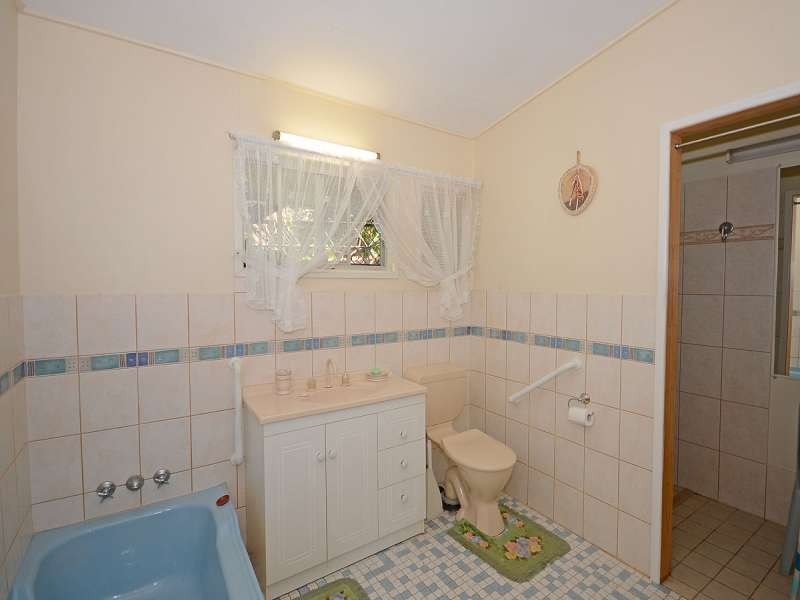 19 Flinders Street, Point Vernon QLD 4655