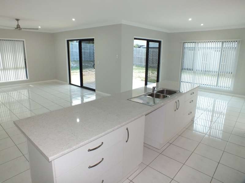 11 Parklands Boulevard, Wondunna QLD 4655