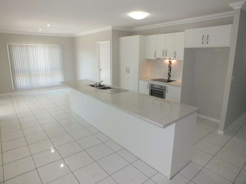 11 Parklands Boulevard, Wondunna QLD 4655
