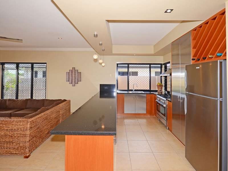 11 Lady Nelson Drive, Mariners Cove, Eli Waters QLD 4655