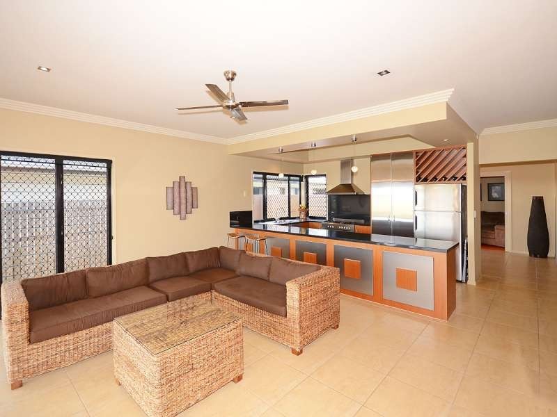 11 Lady Nelson Drive, Mariners Cove, Eli Waters QLD 4655