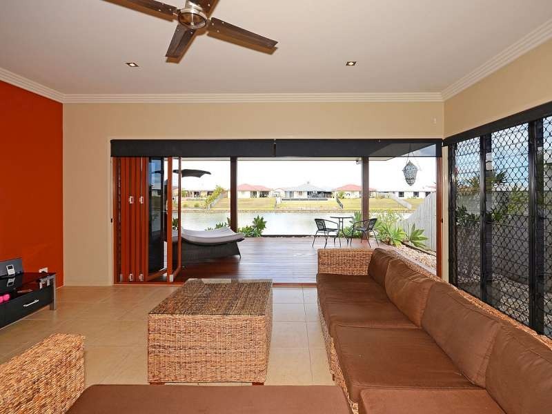 11 Lady Nelson Drive, Mariners Cove, Eli Waters QLD 4655