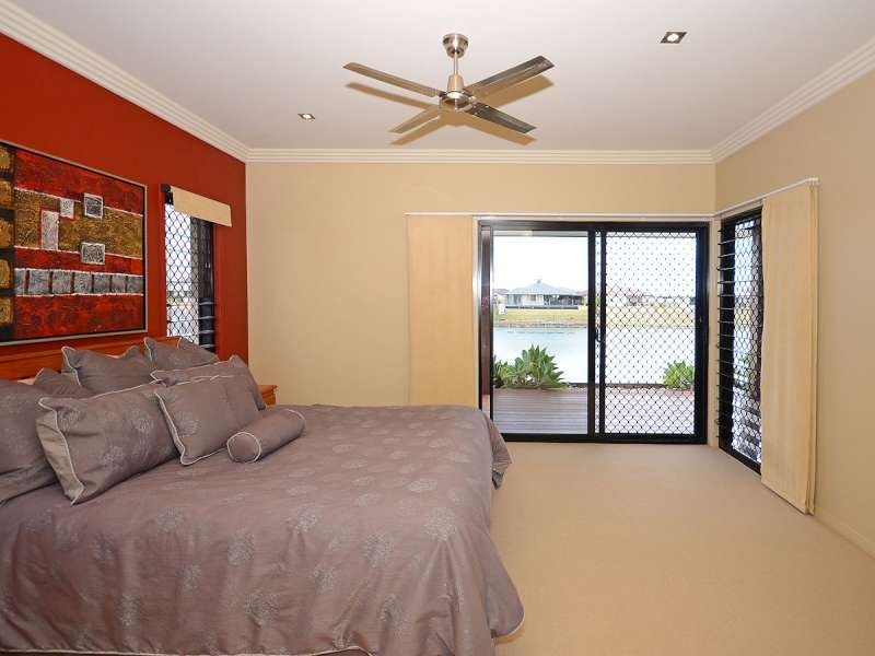 11 Lady Nelson Drive, Mariners Cove, Eli Waters QLD 4655