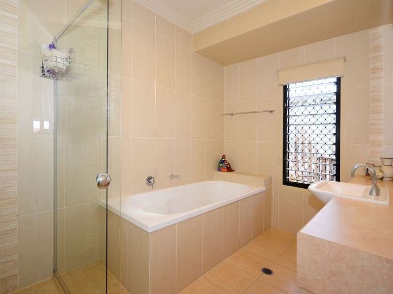 11 Lady Nelson Drive, Mariners Cove, Eli Waters QLD 4655