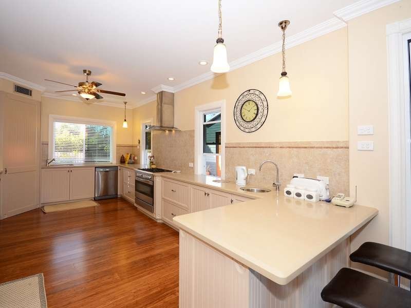 28 Long Street, Point Vernon QLD 4655