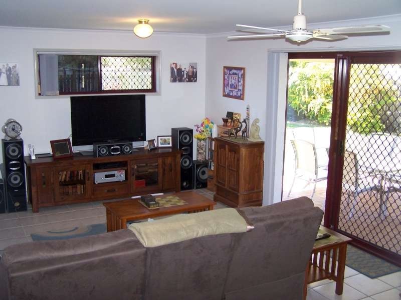 8 Dove Way, Eli Waters QLD 4655