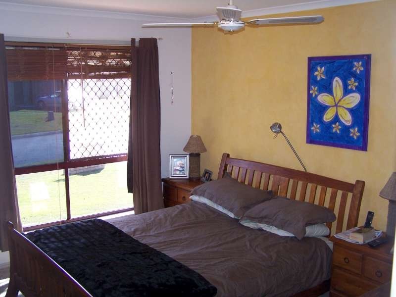 8 Dove Way, Eli Waters QLD 4655