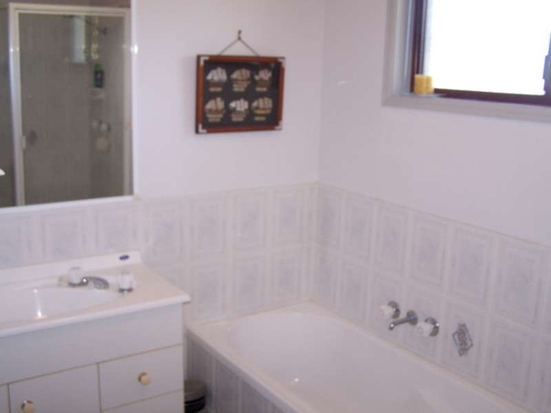 8 Dove Way, Eli Waters QLD 4655