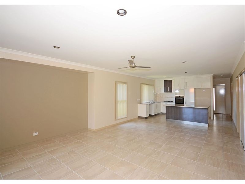 2/103 Nissan Street, Urraween QLD 4655