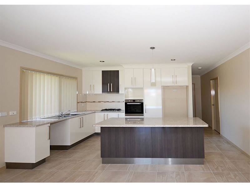 2/103 Nissan Street, Urraween QLD 4655